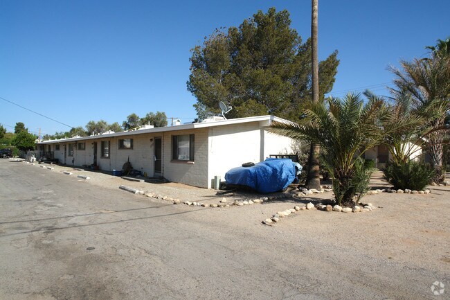 Building Photo - 2750 N Forgeus Ave