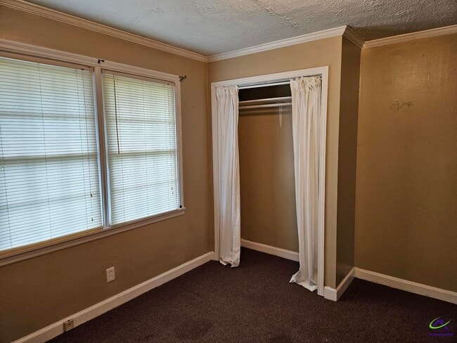 Building Photo - 3236 Peach Pkwy