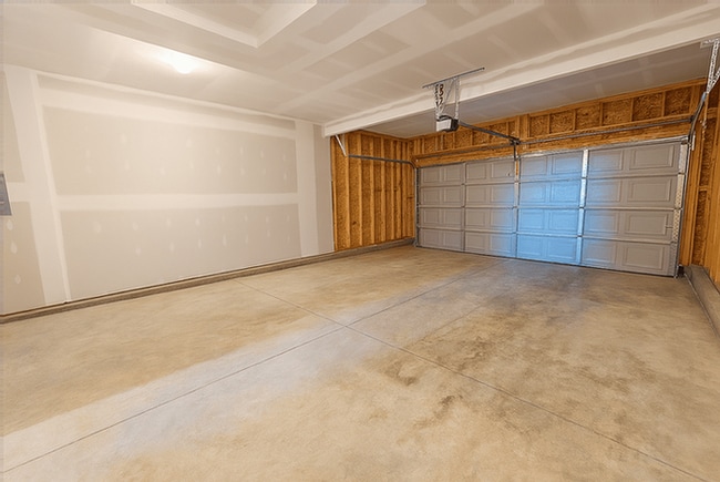Building Photo - 1216 Lake Forest Dr