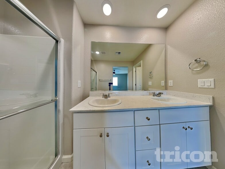 Building Photo - 8956 Wolf River Dr