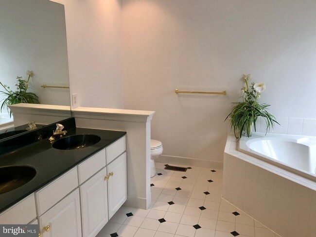 Building Photo - 1081 Chanticleer