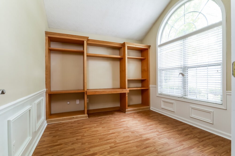 Building Photo - 300 Kentshire Pl NW