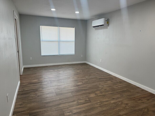 Building Photo - 2705 Cambridge St