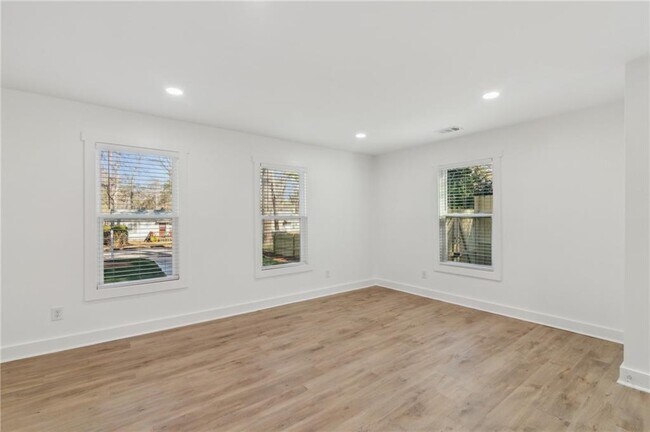 Building Photo - 4179 Hanes Dr