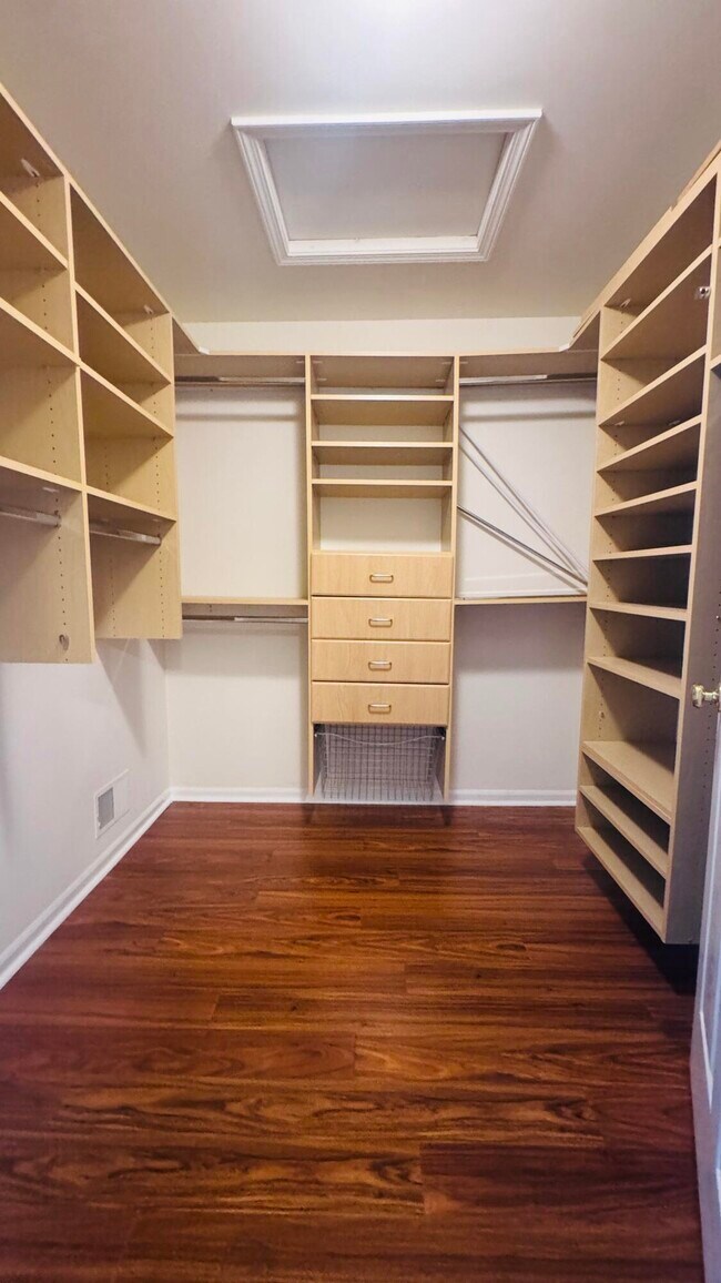 Building Photo - 37572 Newburgh Park Cir