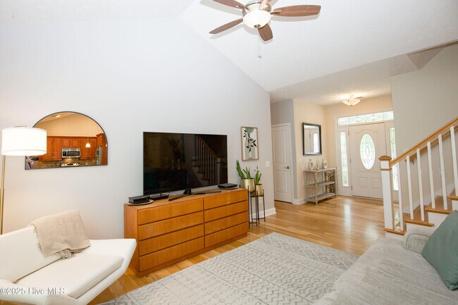 Building Photo - 5 Kemper Woods Ct