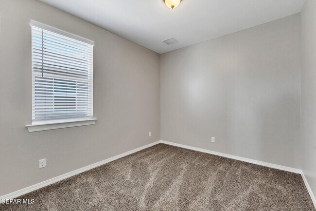 Building Photo - 1644 Folkstone St