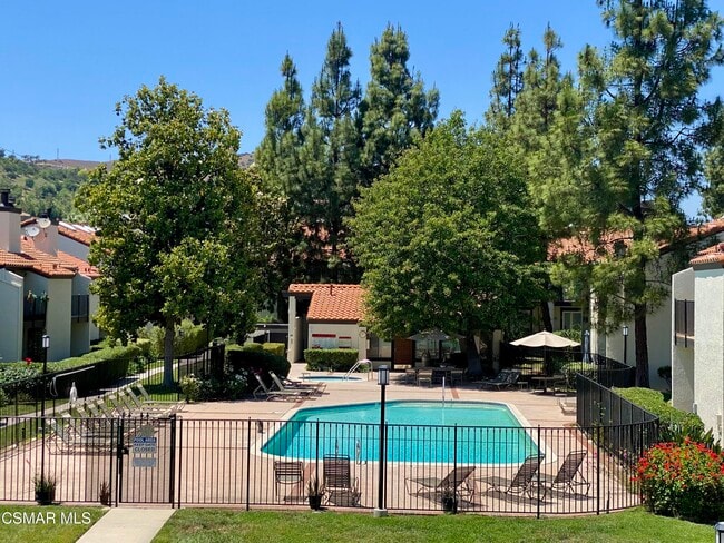 Building Photo - 5532 Las Virgenes Rd