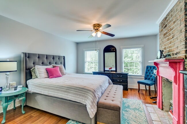 Building Photo - 513 E Harris St