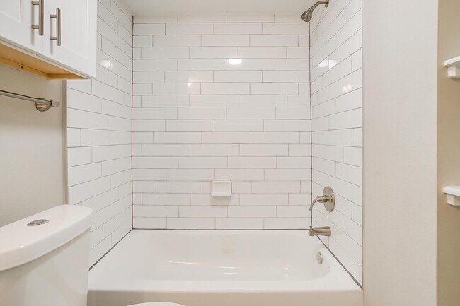 Building Photo - 5076 Matilda St