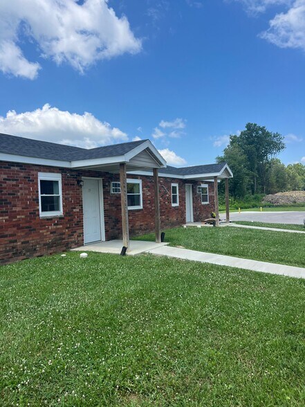 Building Photo - 854 W Lake Road West