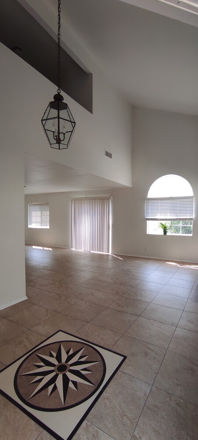 Building Photo - 1343 Heather Ln