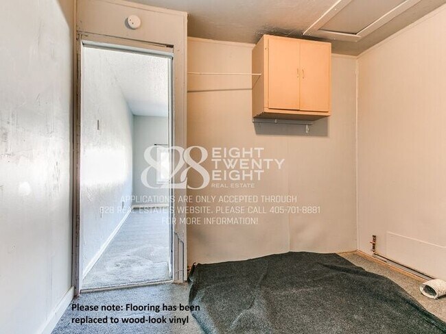 Building Photo - 3 Bed/1 Bath Single Family Home Available Now! Within 5 miles of TAFB!