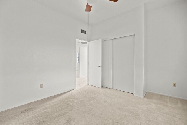 Building Photo - Beautiful Santa Fe Home on Large Corner Lot!