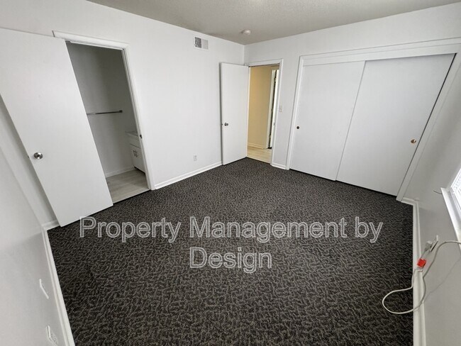 Building Photo - 1039 5th St