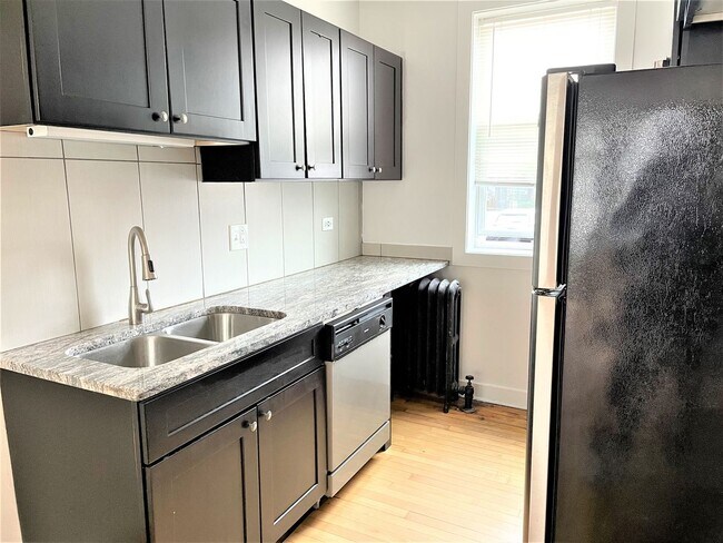Interior Photo - 4604 N Kildare Ave