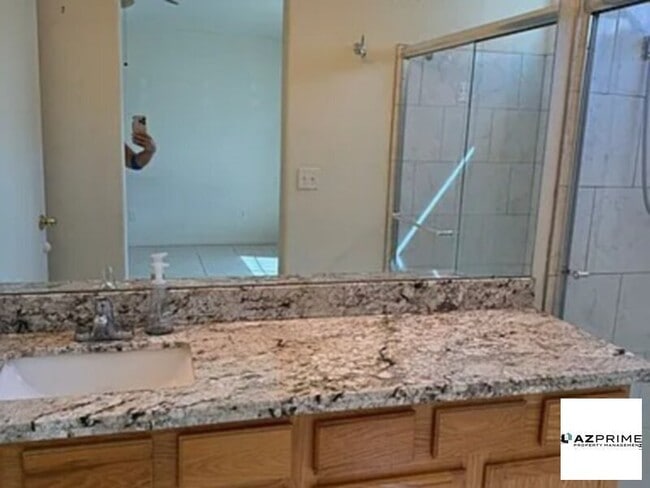 Building Photo - Beauty abounds in this home