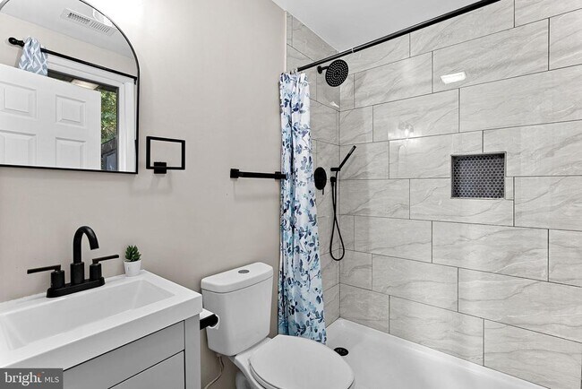 Building Photo - 862 Carrier Dr