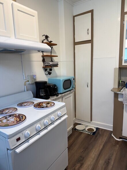 Building Photo - 544 S 1st Ave