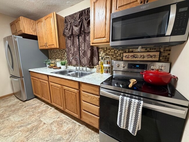 Building Photo - 3 bed, 1 bath home in Evansdale.