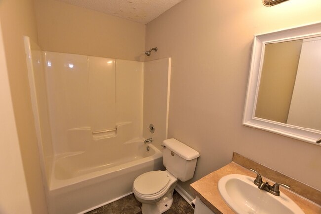 Building Photo - 728 Salisbury Dr