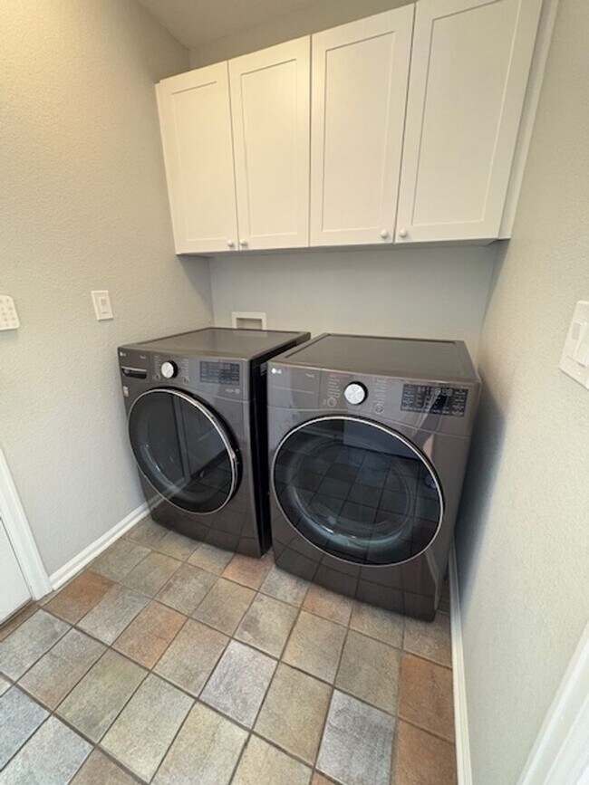 Building Photo - Wow - Lowry Stunner!  4 bed, 3.5 Bath, Fin...