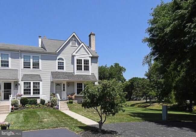Building Photo - 2489 Hillendale Dr