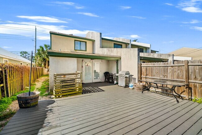 Building Photo - 6504 N Lagoon Dr