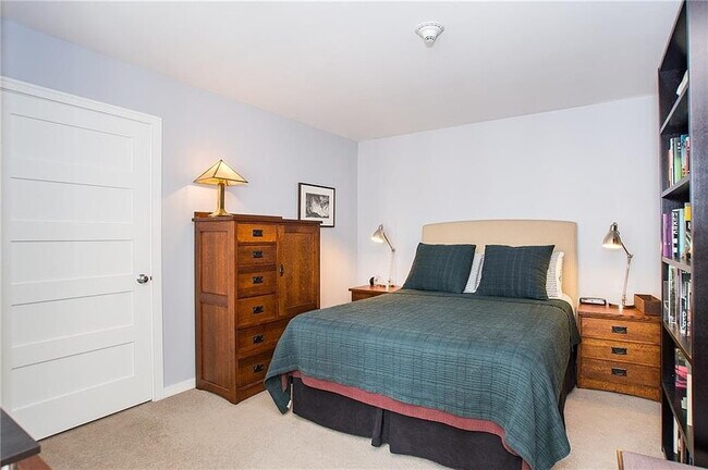 Building Photo - "Chic 1-Bedroom Urban Retreat with Granite...