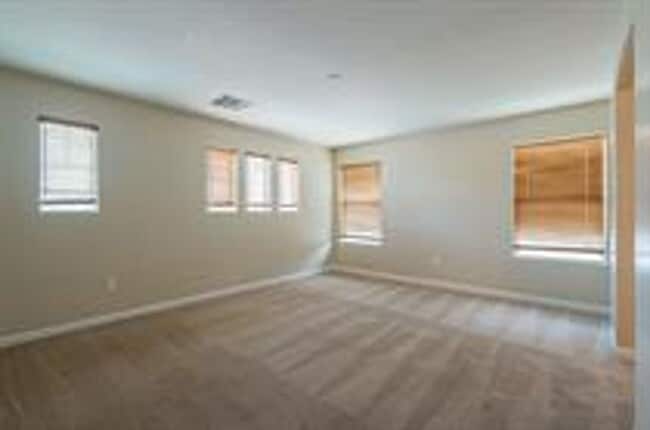 Building Photo - Limited Time: No Application Fee Required Apply for FREE — $55 Fee Waived 5 BDRM 2.5 BATHS