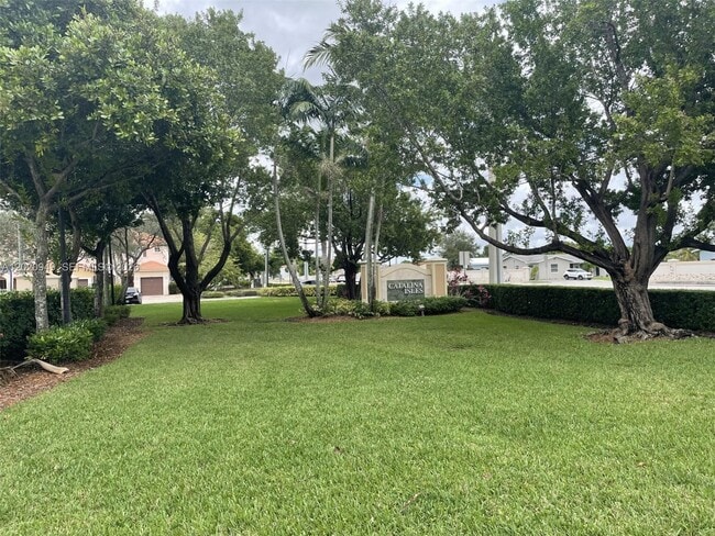 Building Photo - 8835 S Isles Cir