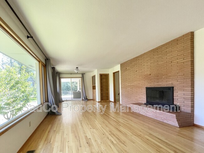 Building Photo - 5751 NE Lisbon Way