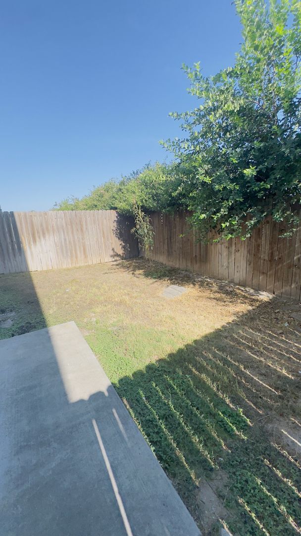 Building Photo - 219 Fig Dr