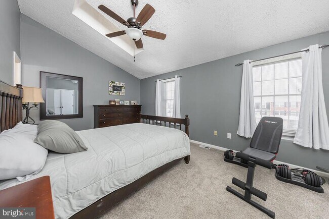 Building Photo - 6 Andrew Ct