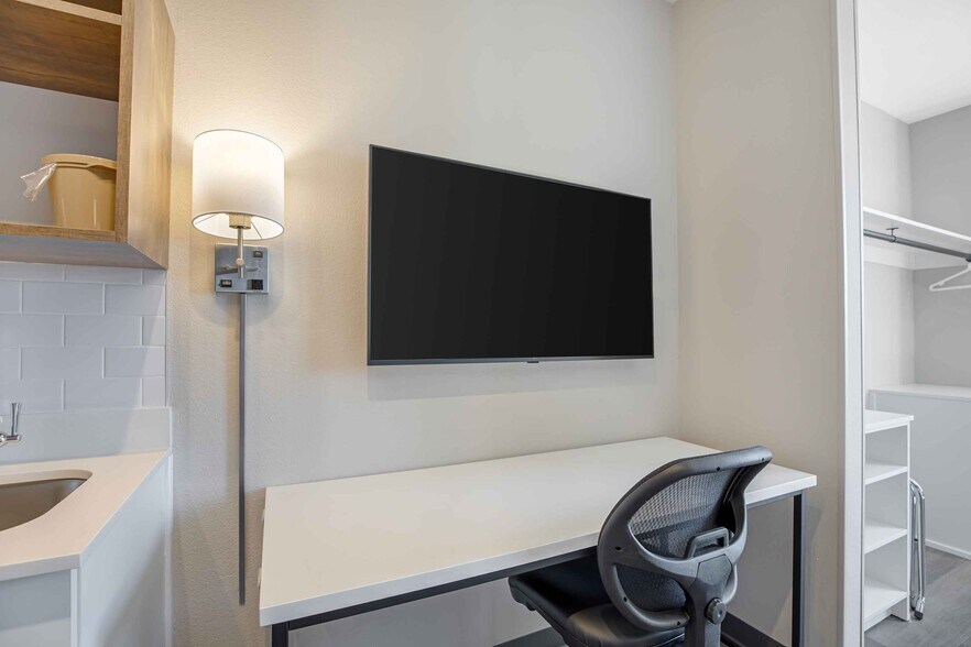 Building Photo - Furnished Studio-Denver International Airport