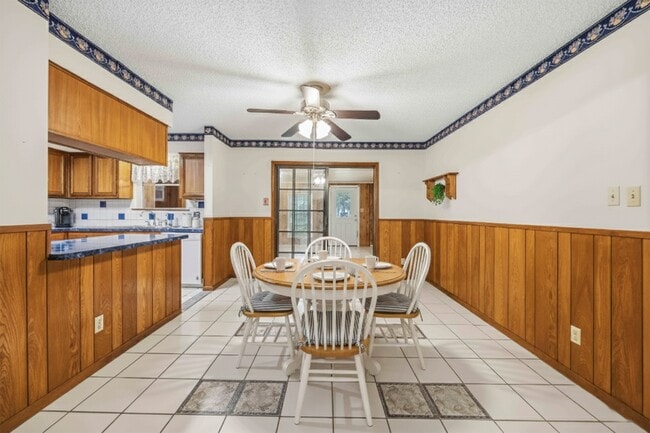 Building Photo - 2210 County Rd 769B