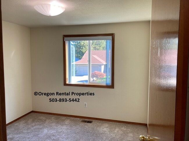 Building Photo - 2511 NE 161st Ave