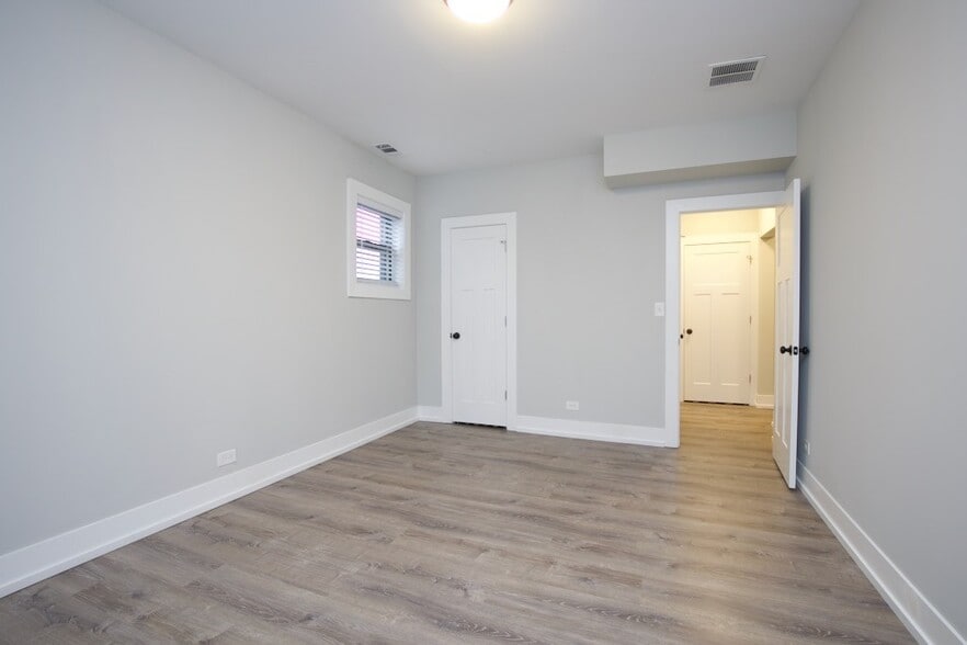 Building Photo - 1133 Maple Ave