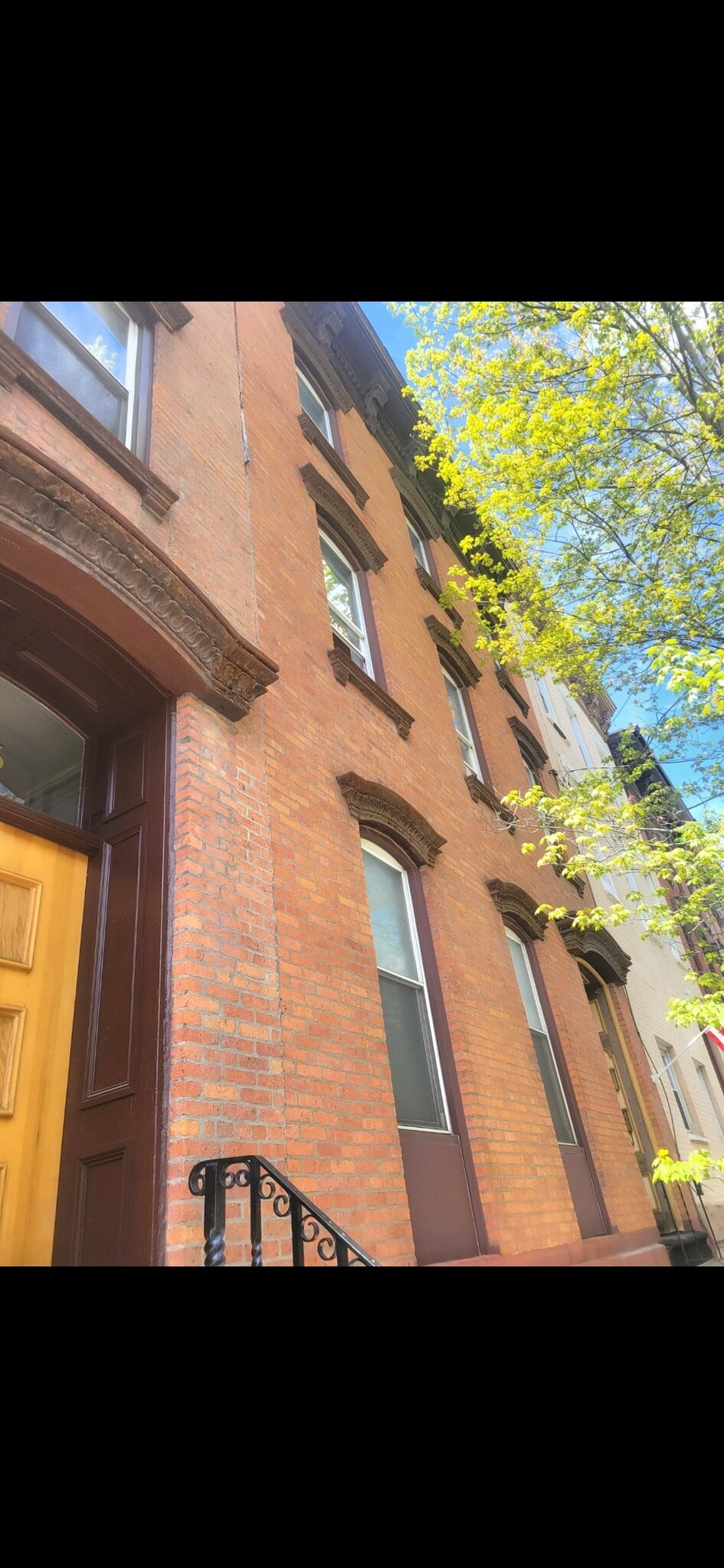 Building Photo - 153 1st St
