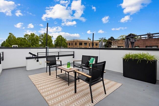 Building Photo - Bright & Charming 2bed/2bath Townhome in P...
