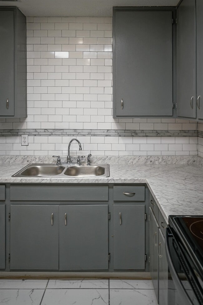 Building Photo - 8407 Lenova Ln