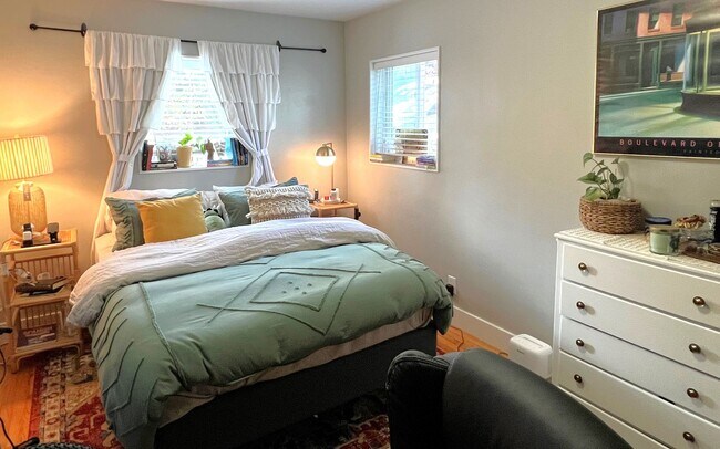 Building Photo - 2nd Floor 1BR/1BA + PORCH - Midtown Garden District