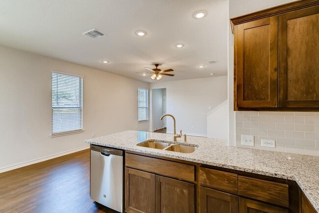 Building Photo - Lynwood Village Community