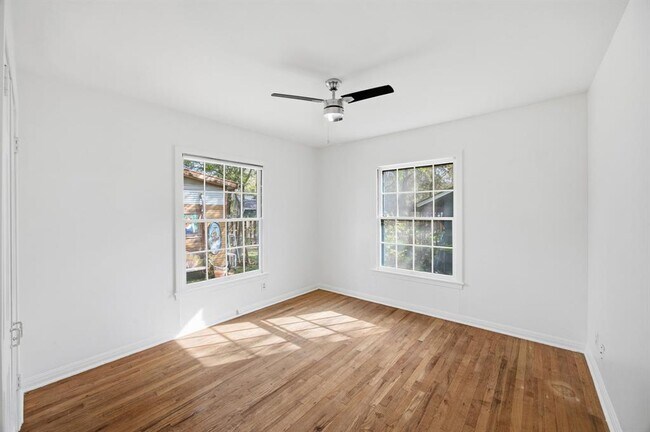 Building Photo - 1706 E 38th 1/2 St