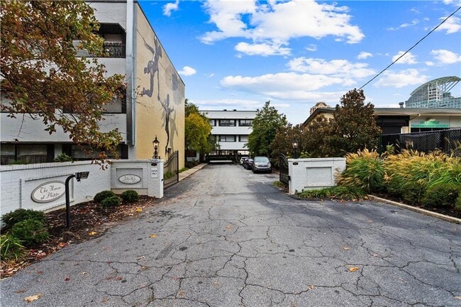 Building Photo - 3645 Peachtree Rd NE