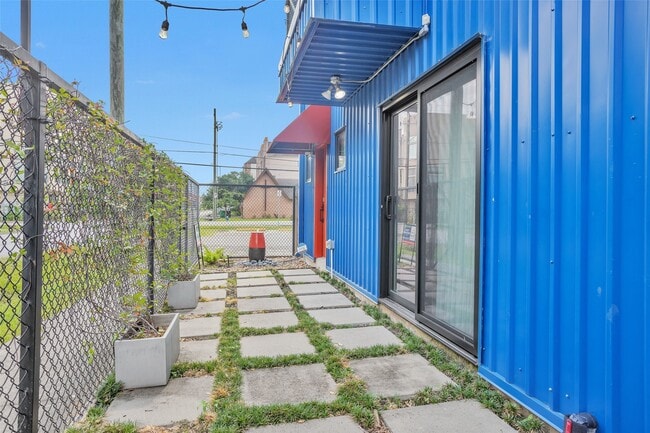 Building Photo - 5105 Lillian St