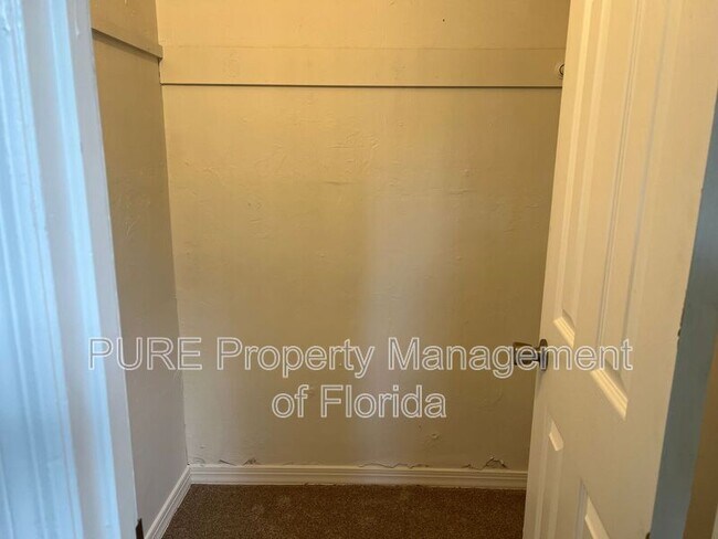 Building Photo - 2205 NE 14th Ave