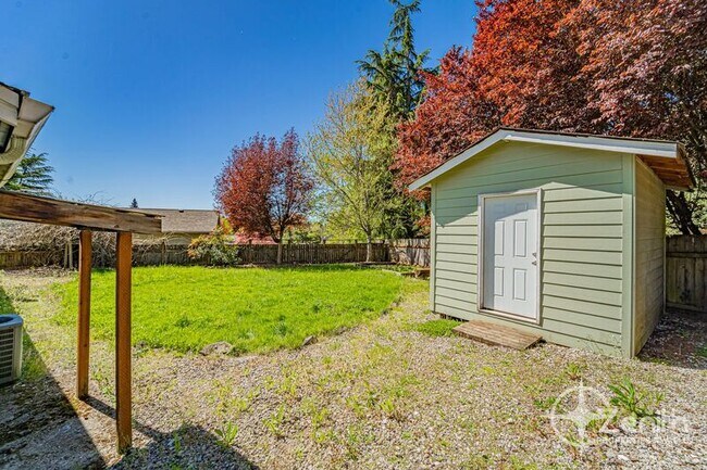 Building Photo - 2819 NE 54th St