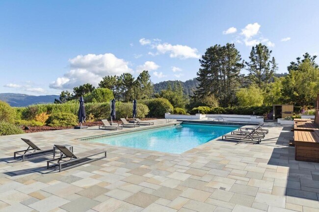 Building Photo - 6 Friars Ln