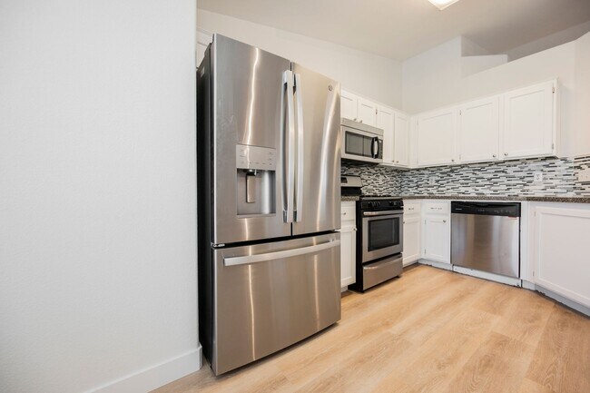 Building Photo - Henderson Single Story with Private Pool and RV Gate